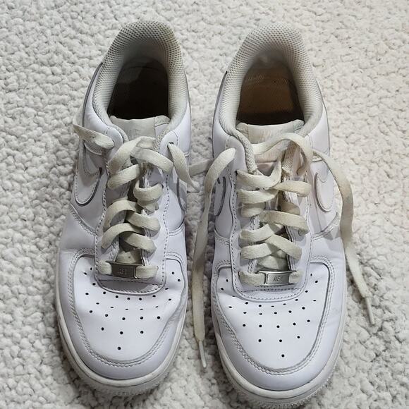 Nike Air Force 1  Low top Womens sz 7.5 White Shoes Sneakers - Picture 1 of 7
